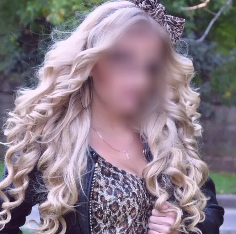 Amina, 30