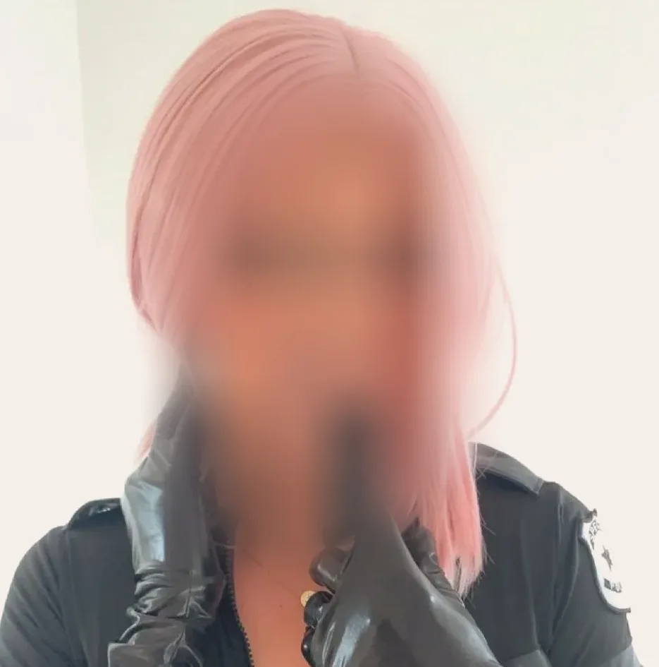 Amina, 35