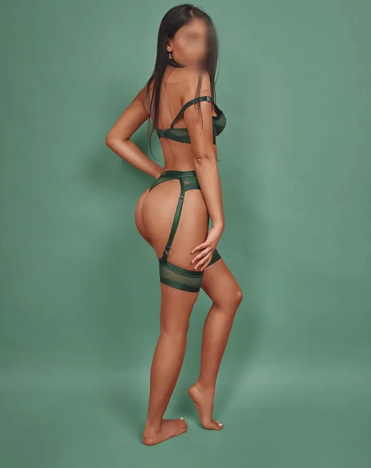 Julia, 28