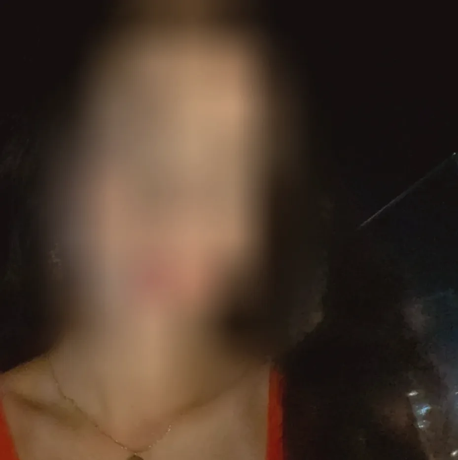 Laura, 23