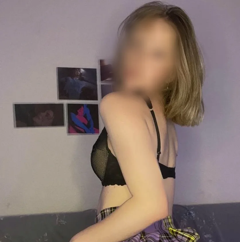 Nina, 21