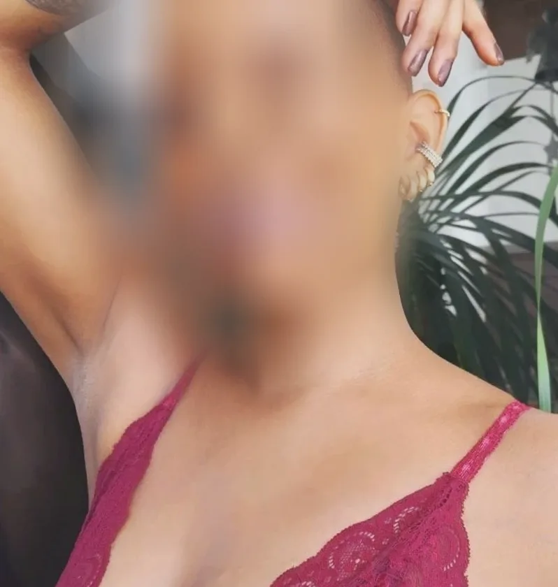 Sabine, 24